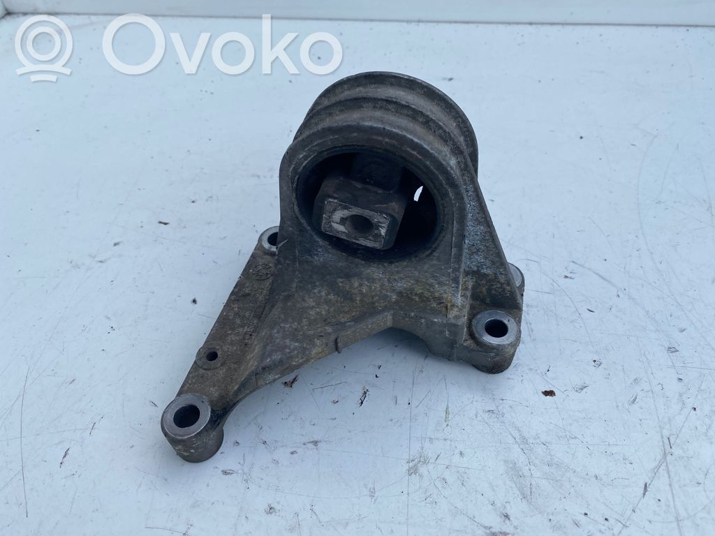 Volvo XC70 Engine mount bracket 