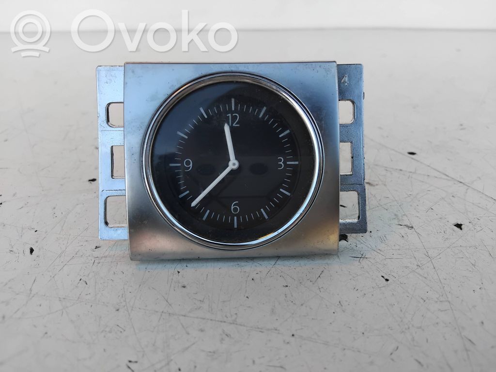 Volkswagen PASSAT B7 Clock 