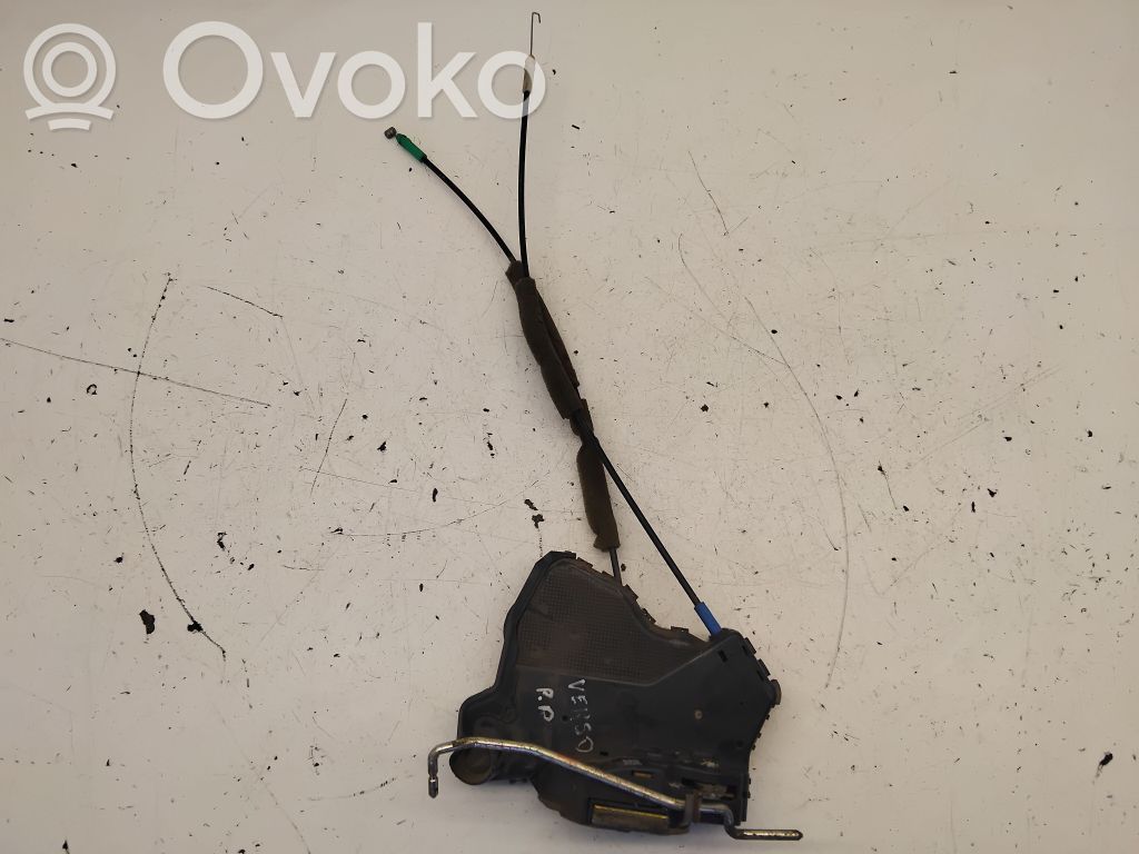 Toyota Corolla Verso E121 Priekšpusē slēdzene 