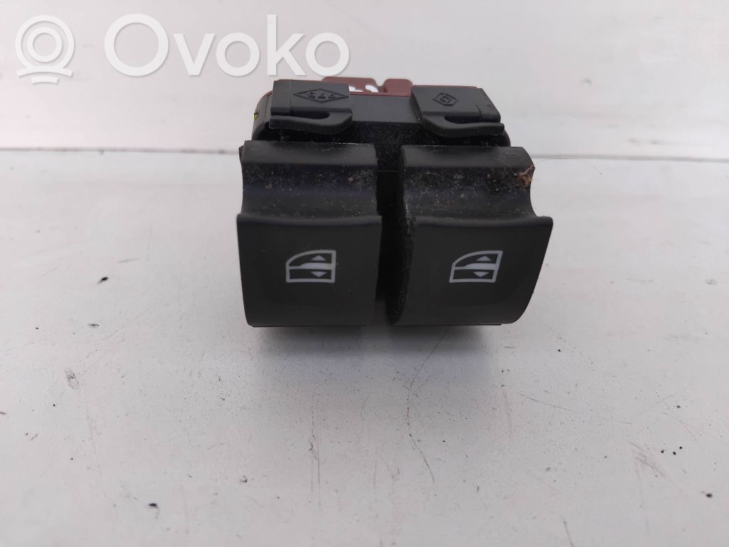 Renault Clio IV Electric window control switch 