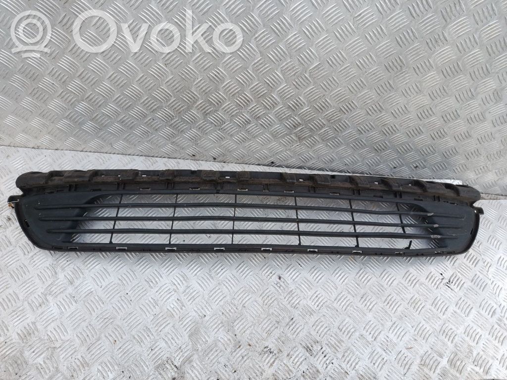 Opel Vivaro Etupuskurin alempi jäähdytinsäleikkö 
