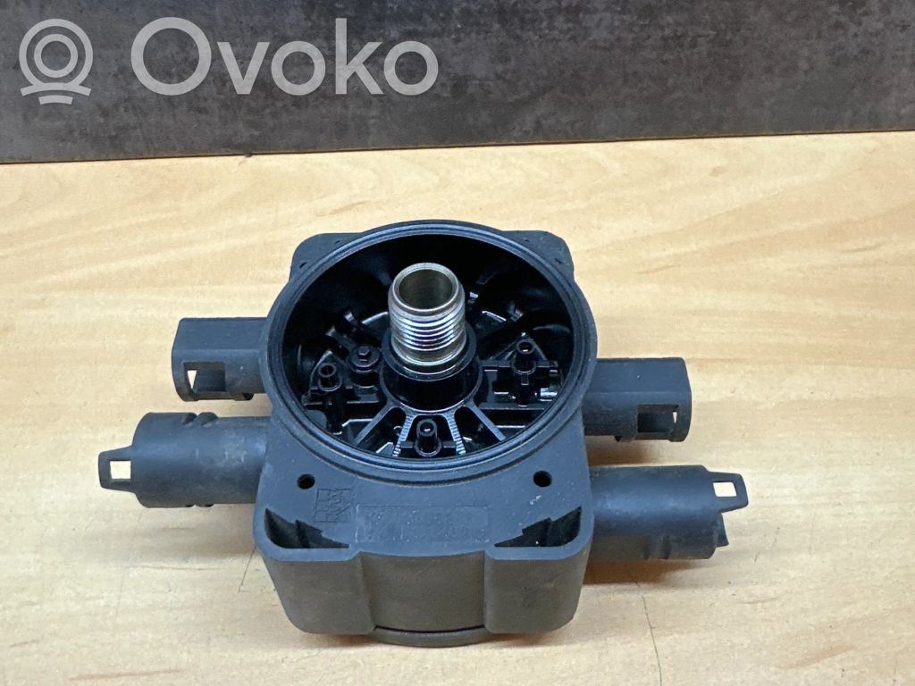 Audi A4 S4 B5 8D Kraftstoffverteiler Einspritzleiste 