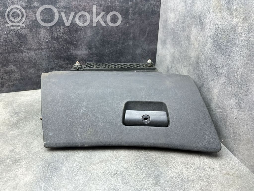 BMW 5 E39 Glove box 