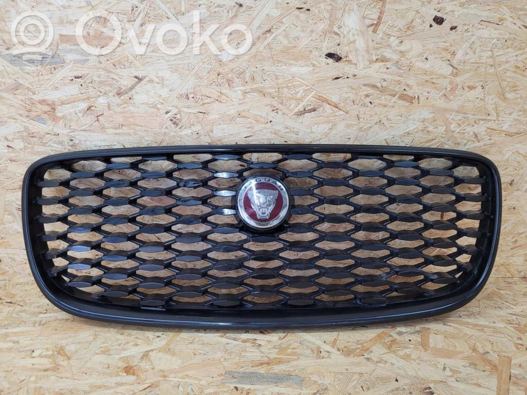 Jaguar F-Pace Etupuskurin ylempi jäähdytinsäleikkö 