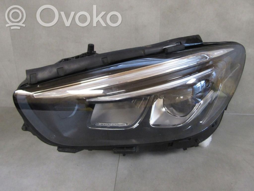 Mercedes-Benz B W247 Lampa przednia 