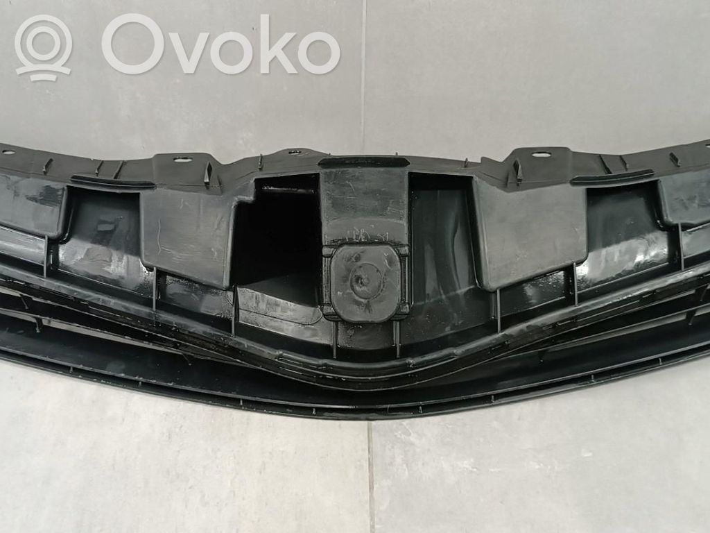 Toyota Yaris Rejilla superior del radiador del parachoques delantero 