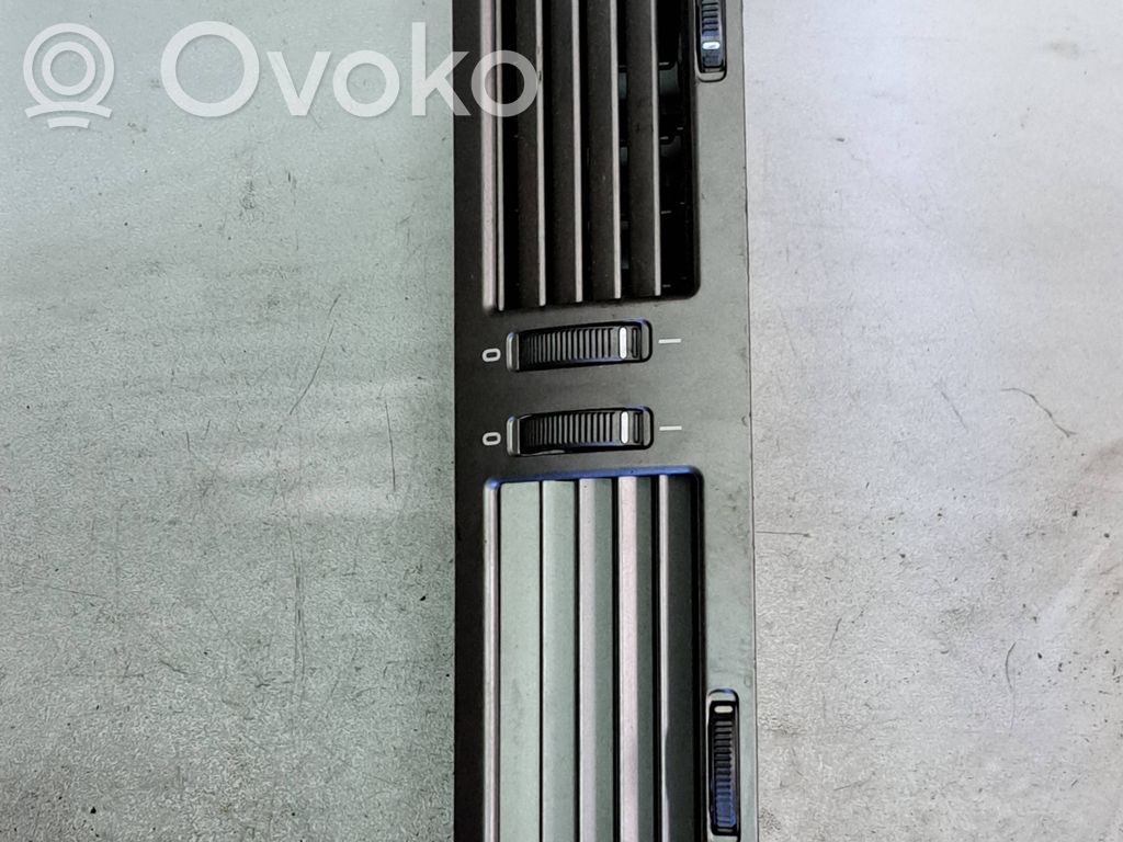 BMW 7 E65 E66 Centrinės oro grotelės 