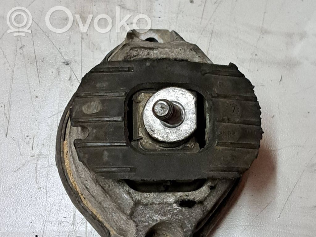 Engine mount bracket   677462002