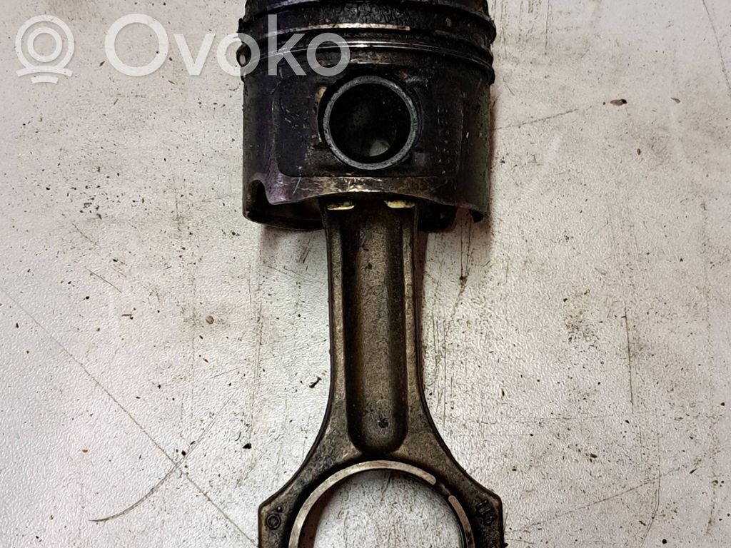 BMW 1 E81 E87 Piston 