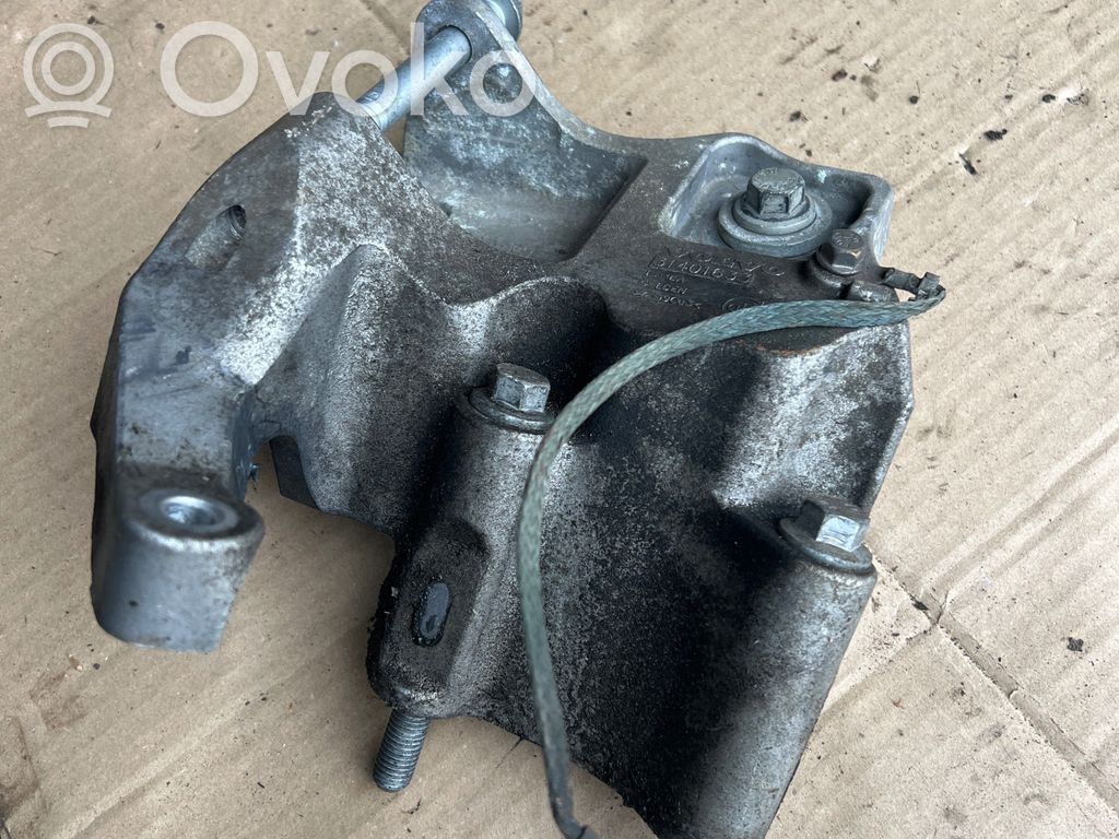 Volvo XC60 Engine mounting bracket 