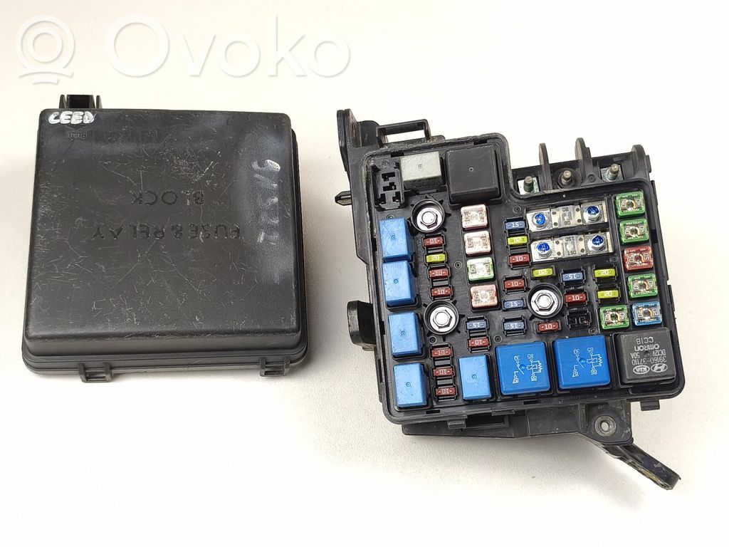 KIA Ceed Fuse box set 