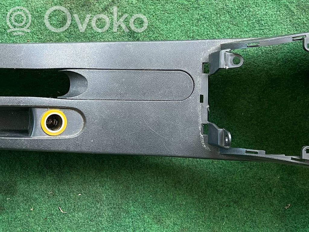 Renault Clio III Centrālā konsole 