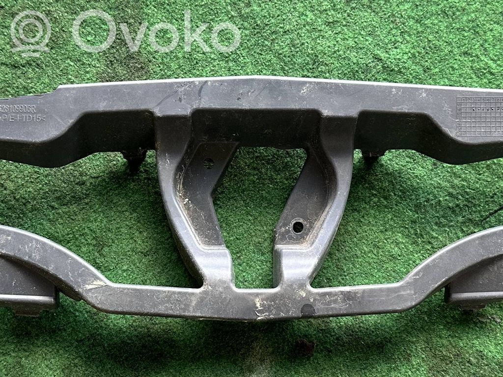 Renault Clio IV Etupuskurin ylempi jäähdytinsäleikkö 