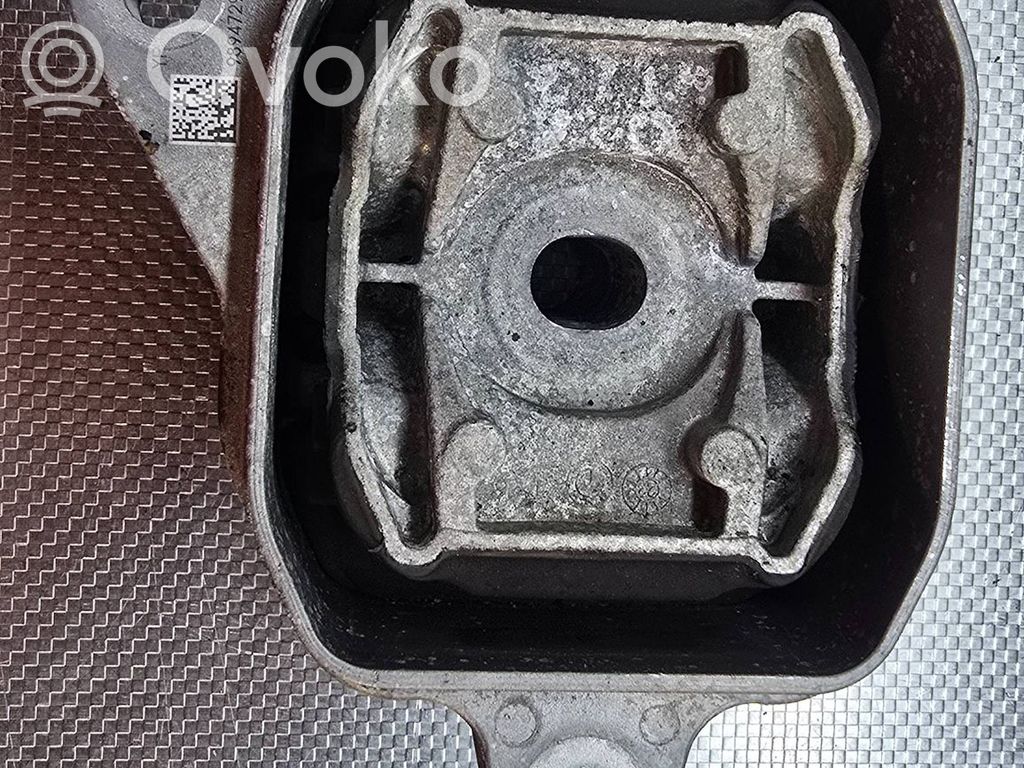 Engine mounting bracket   9894729