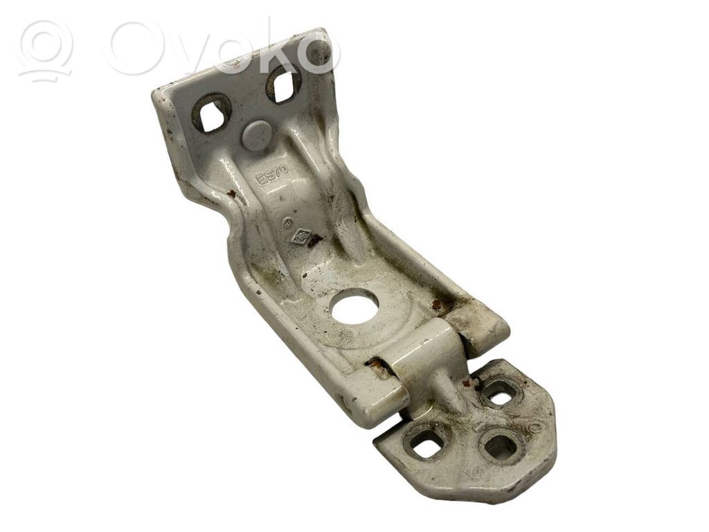 Loading door upper hinge   844000013R