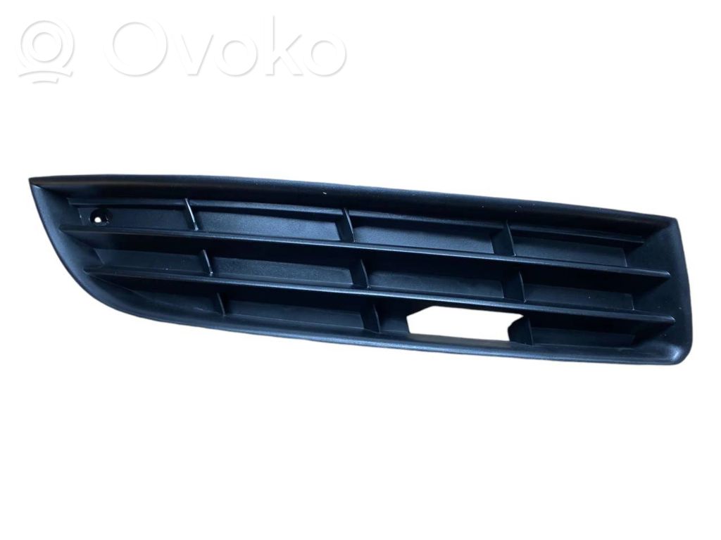 Volkswagen PASSAT B6 Kratka dolna zderzaka przedniego 