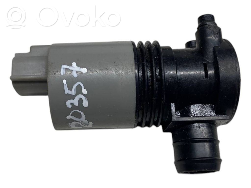 Toyota Auris 150 Windscreen/windshield washer pump 