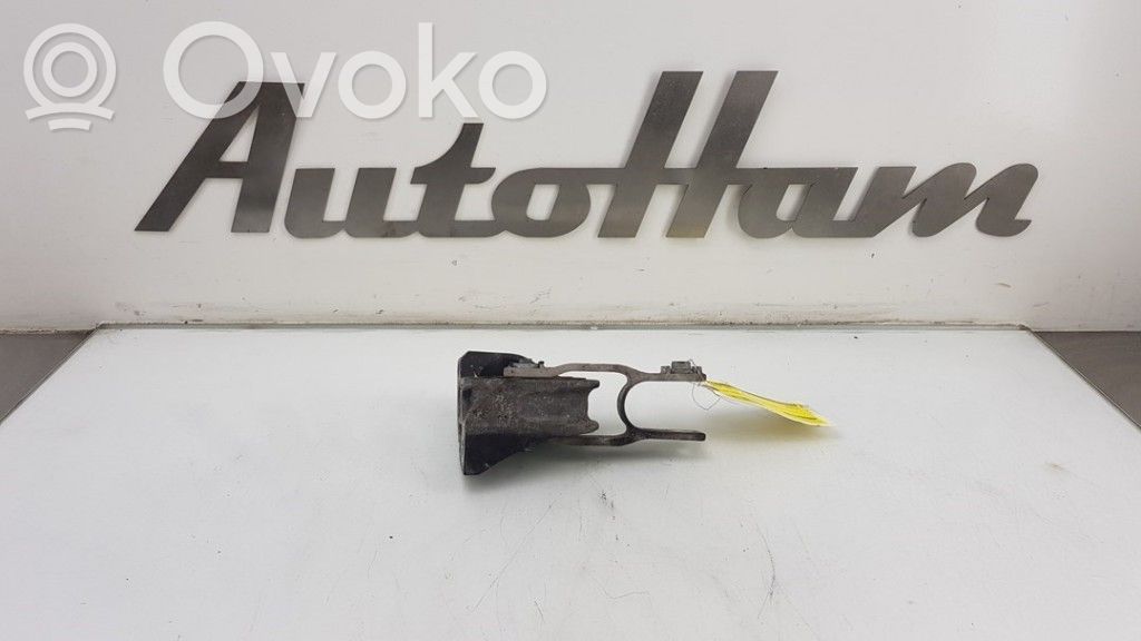 Volvo V40 Gearbox mounting bracket 