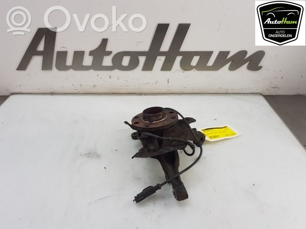 Opel Corsa D Zwrotnica koła przedniego 
