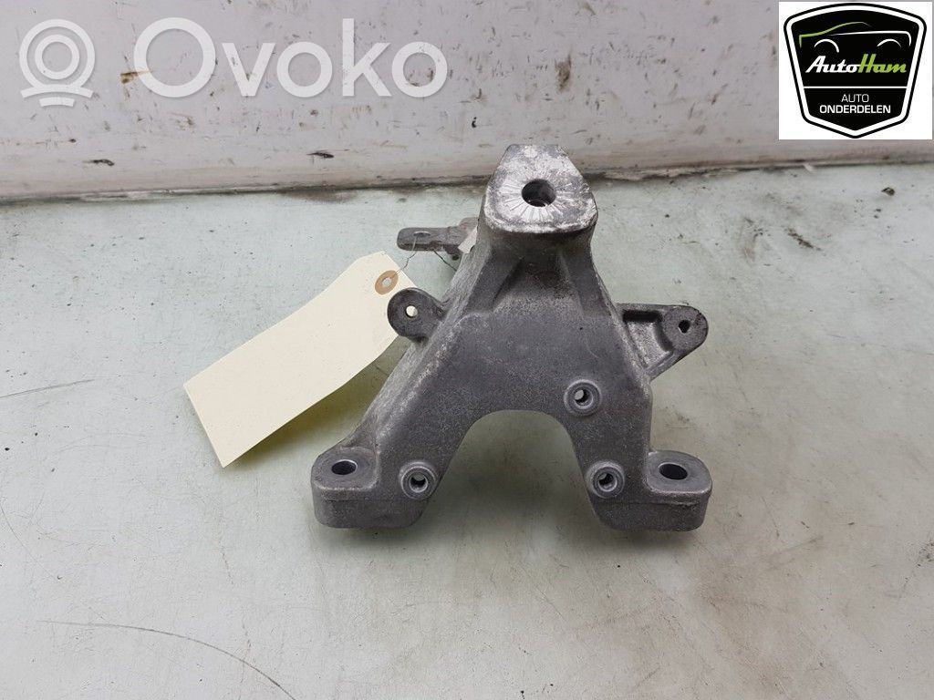 Porsche Macan (95B) Engine mount bracket 