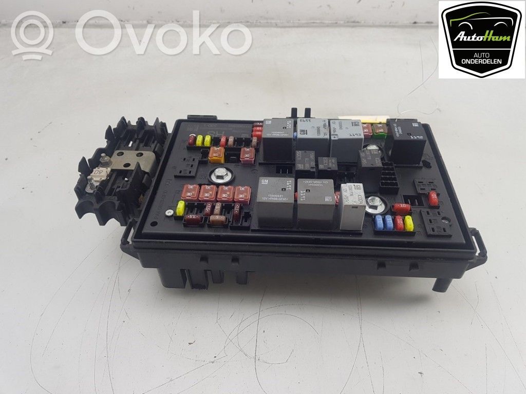 Opel Astra J Juego de caja de fusibles 