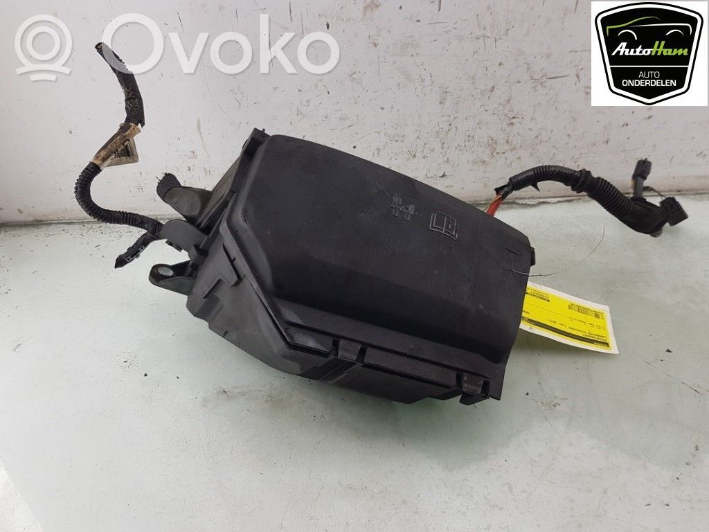 Skrzynka bezpieczników / Komplet   GK7214A076BA,GK7214A076BA,FK7214A076KA,FK7214A076KA,GK7214A076BA,GK7214B892AA,LR080219