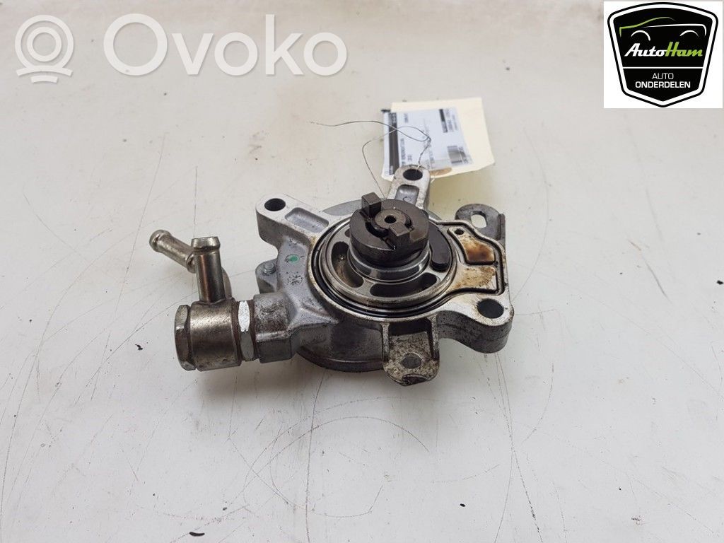 Mazda MX-3 Vacuum pump 