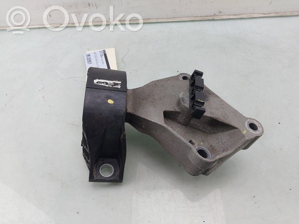 Dacia Sandero II Engine mount bracket 