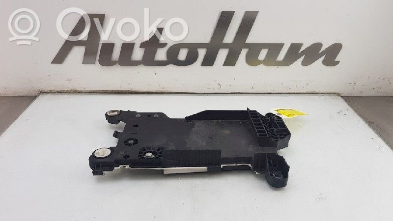 BMW 2 F46 Bandeja para la caja de la batería 