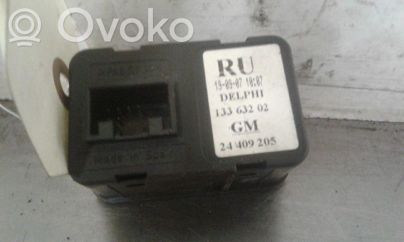 Opel Meriva A Electric window control switch 