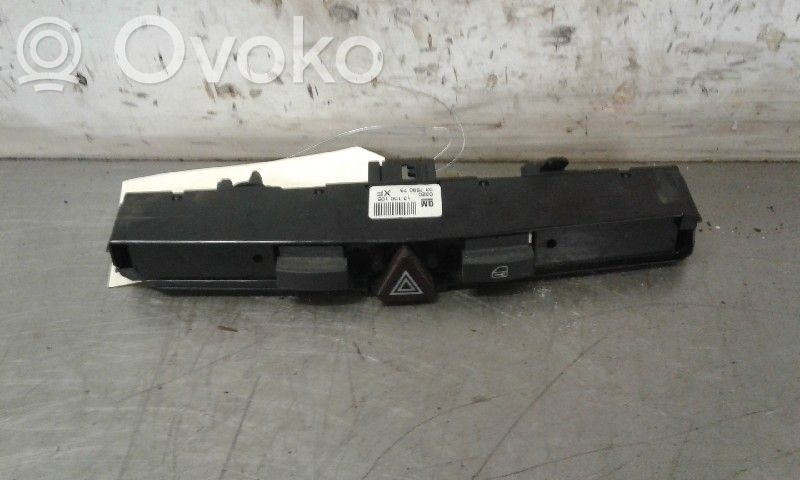 Hazard light switch   13100105,13129281,13100105,13100106,13129281,13129282,860032