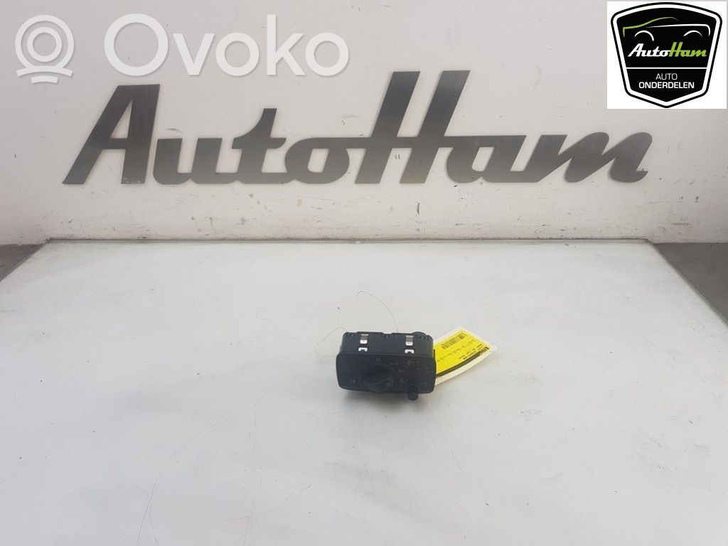 Audi Q2 - Light switch 