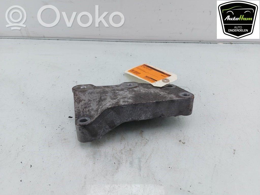 Opel Corsa E Gearbox mounting bracket 
