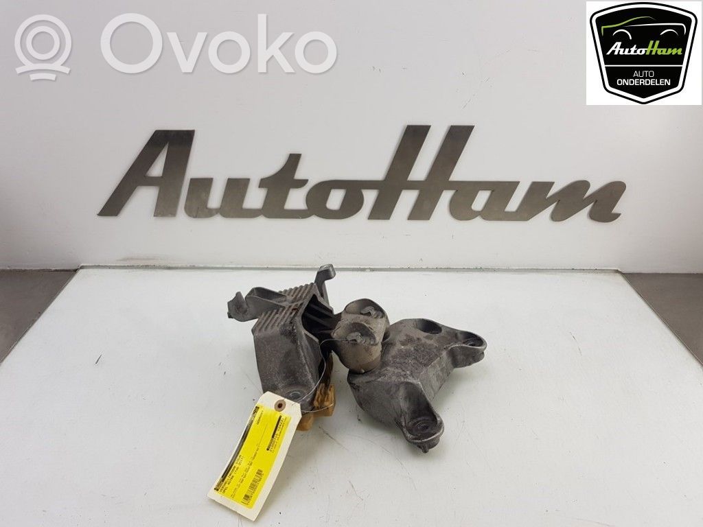 Opel Astra K Gearbox mounting bracket 