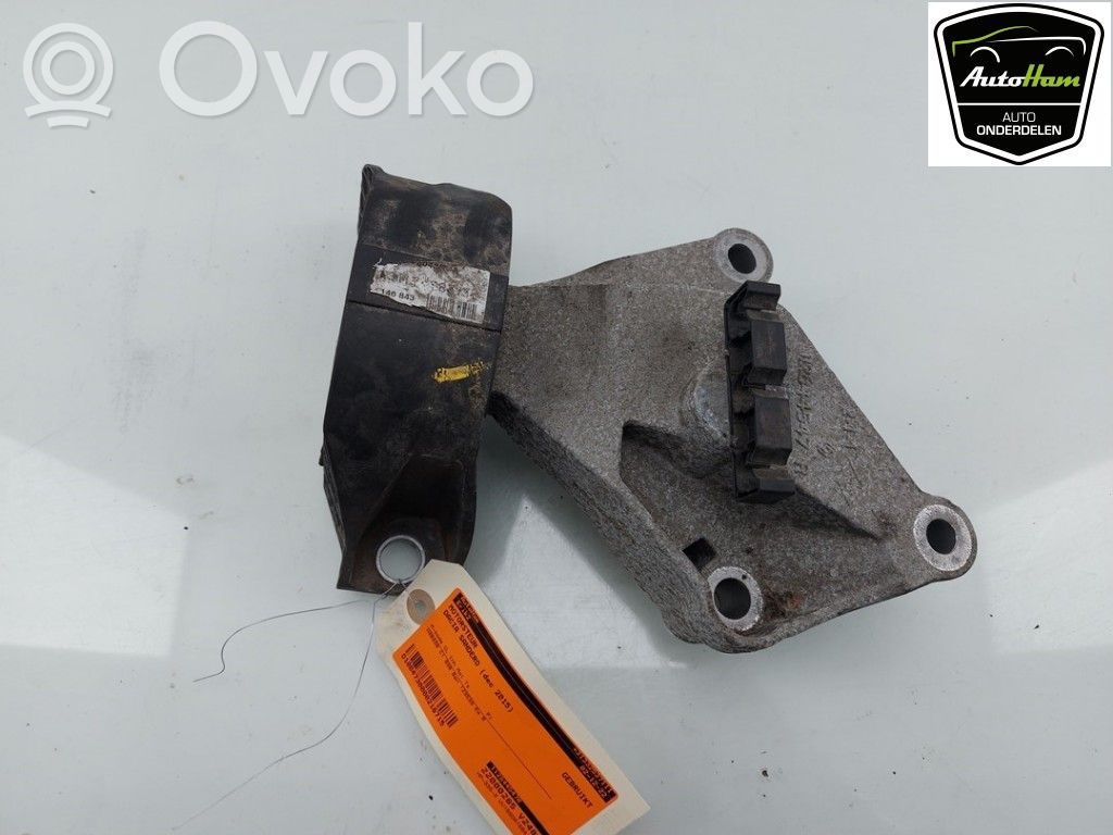 Dacia Sandero II Engine mount bracket 