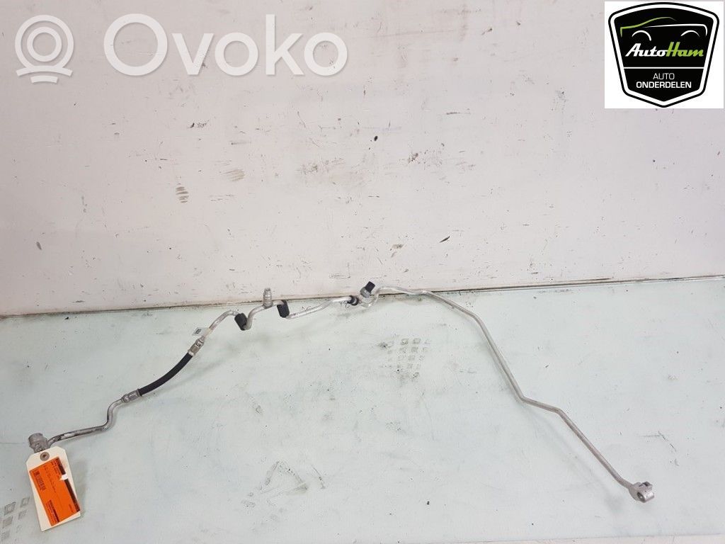 BMW 2 F46 Ilmastointilaitteen putki (A/C) 