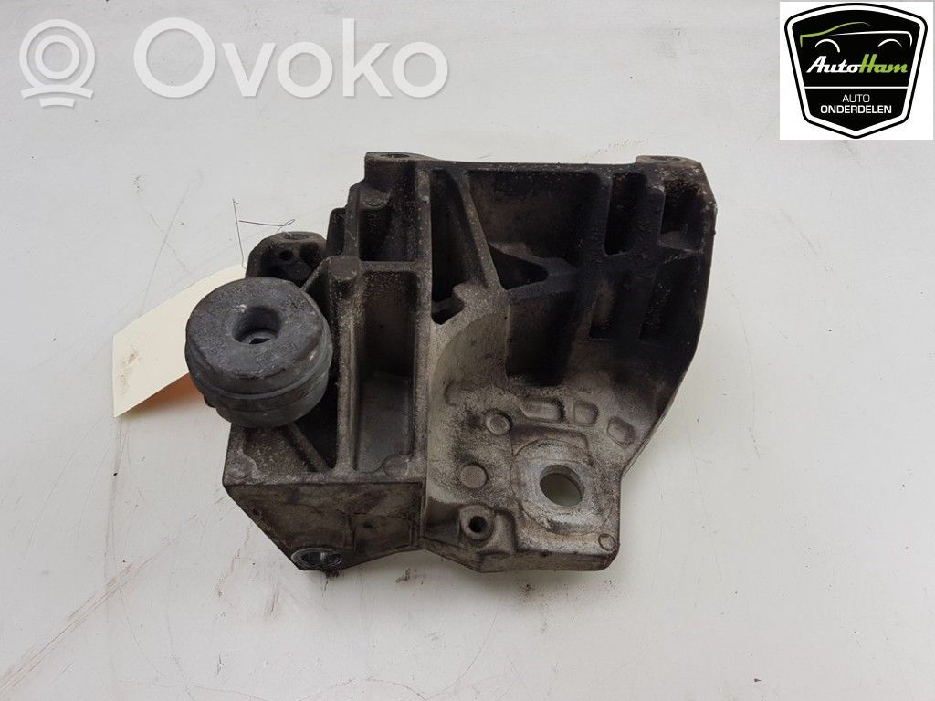 Ford S-MAX Engine mount bracket 
