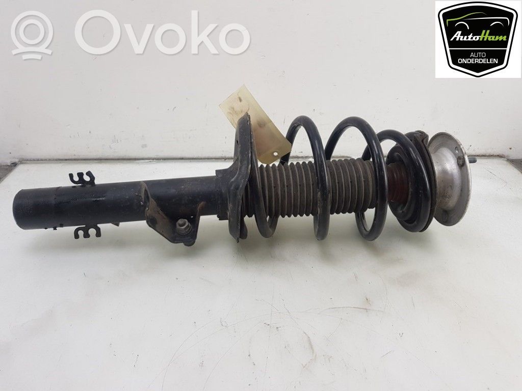 BMW X3 E83 Priekšpusē amortizators 