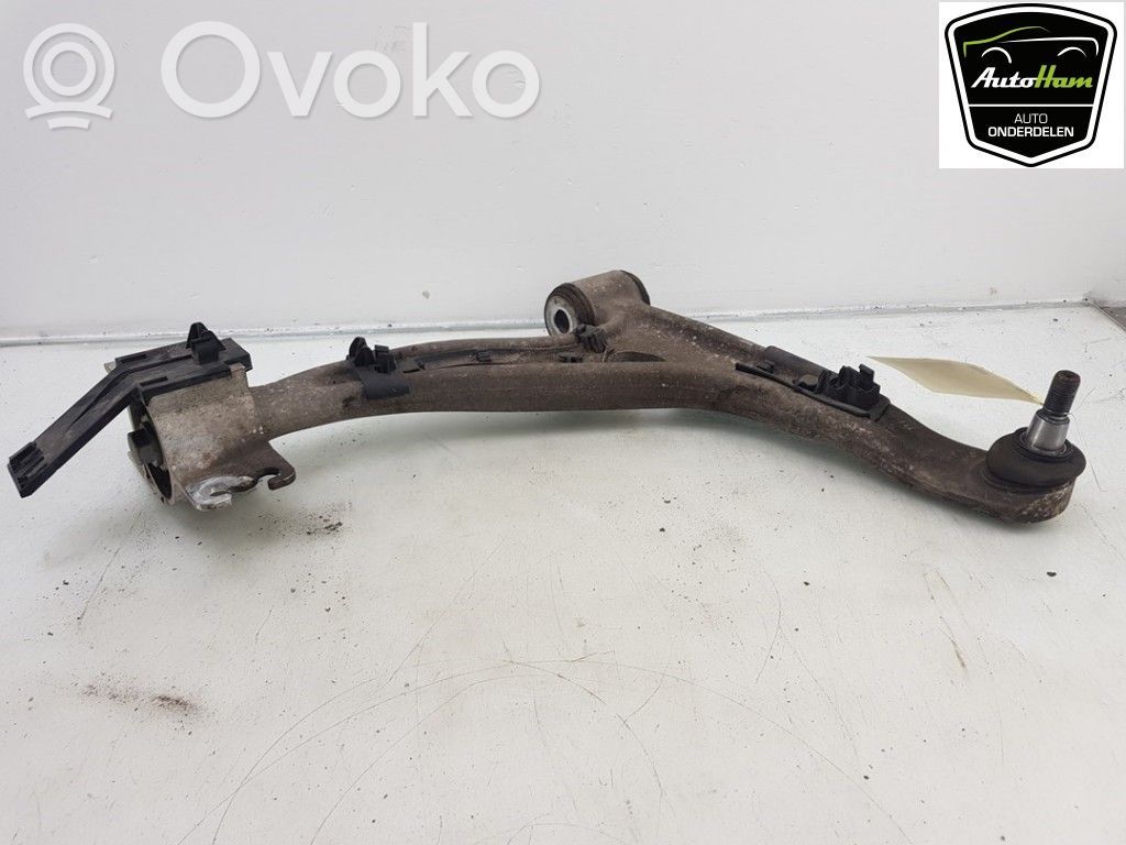 Mercedes-Benz A W176 Wahacz przedni 