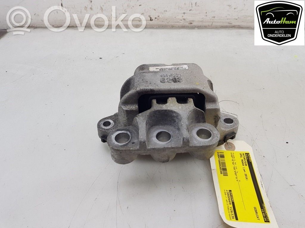 Opel Mokka X Engine mount bracket 