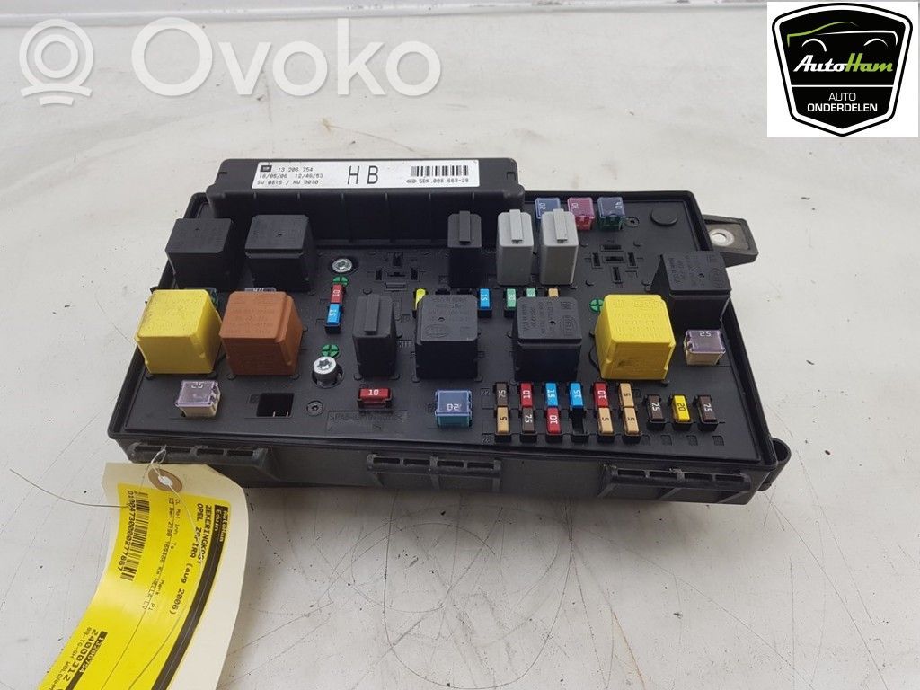 Opel Zafira B Fuse box set 