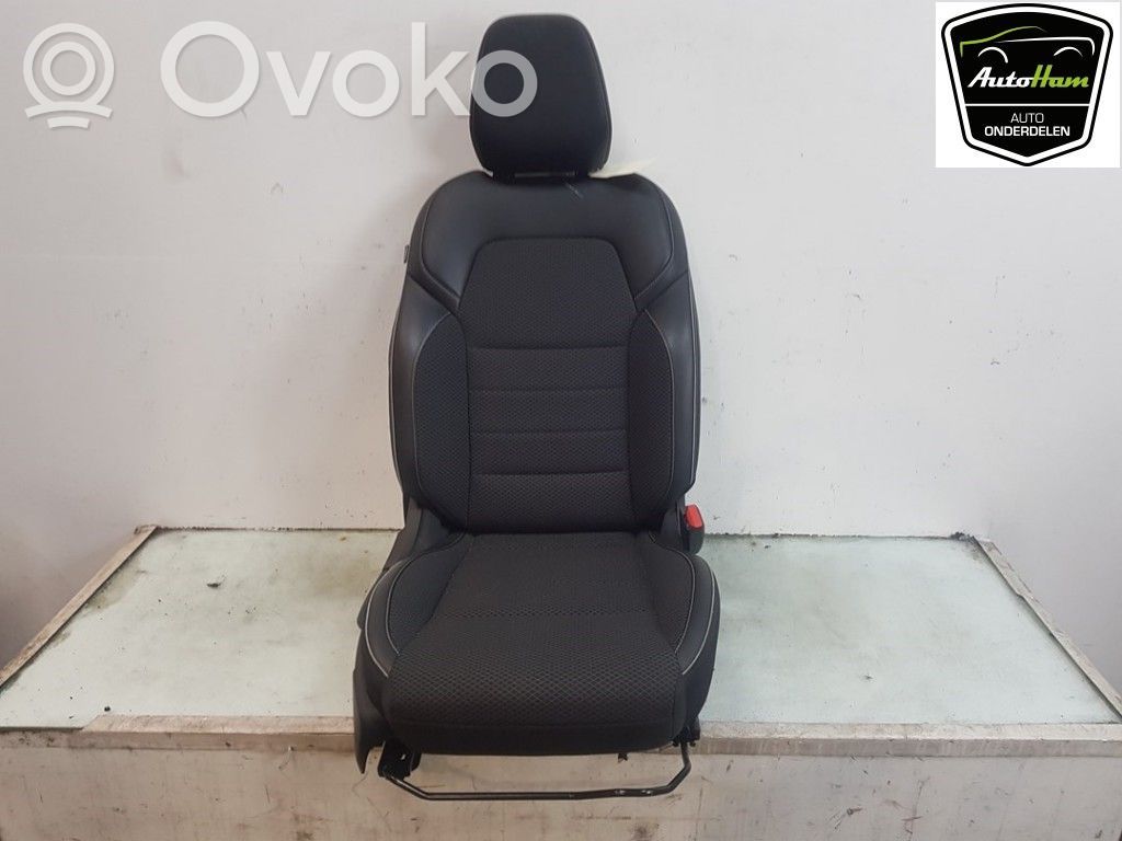 Renault Arkana Front passenger seat 