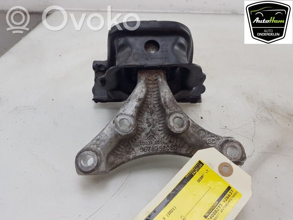 Opel Crossland X Wspornik / Mocowanie silnika 