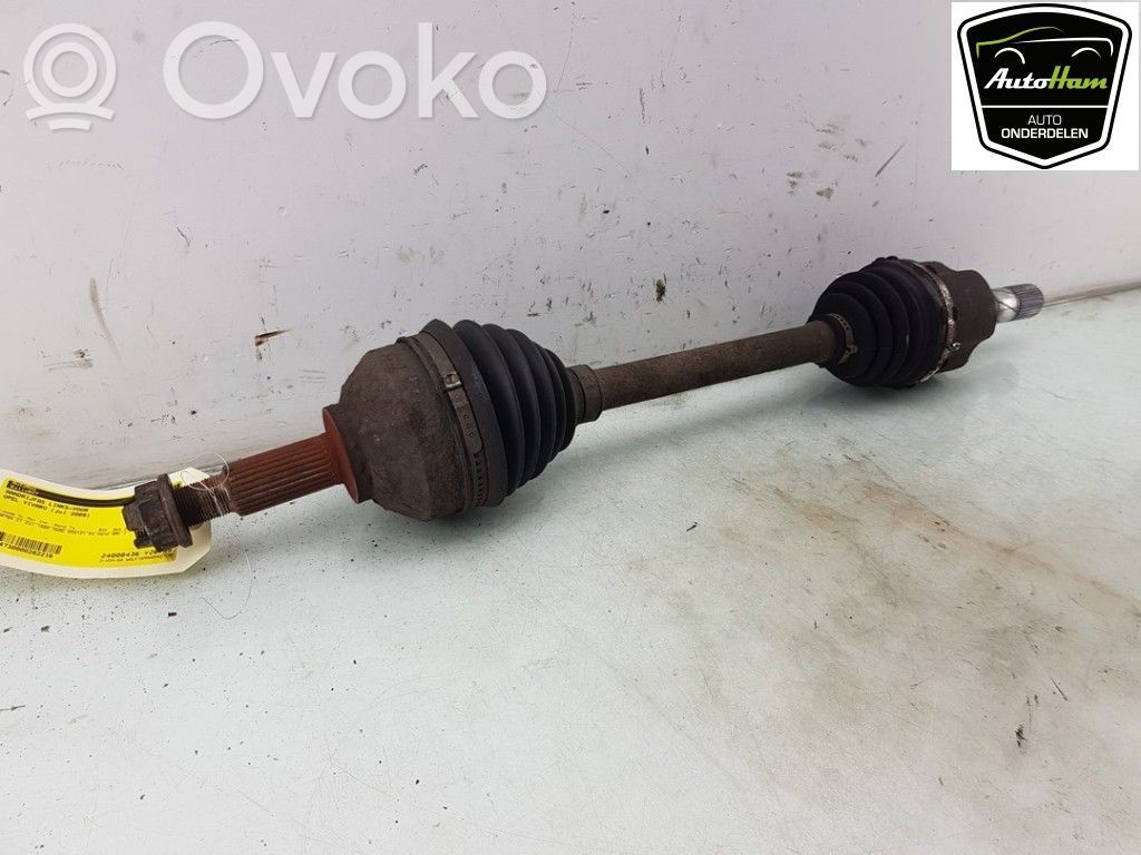 Opel Vivaro Półoś przednia 