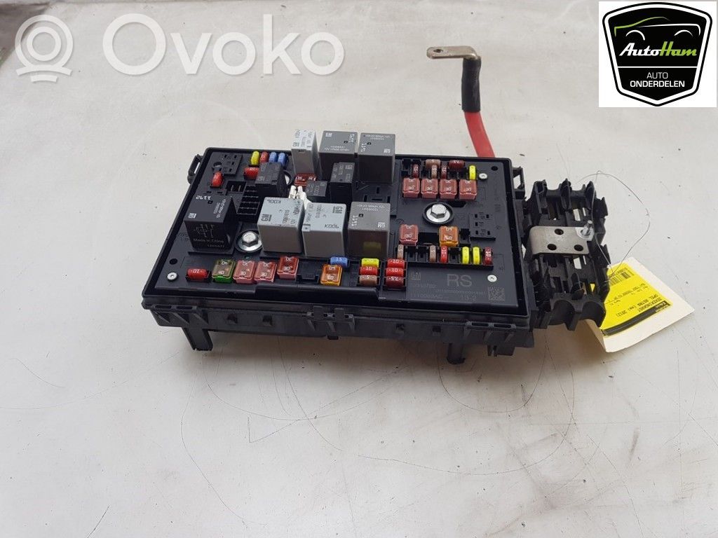 Opel Astra J Juego de caja de fusibles 