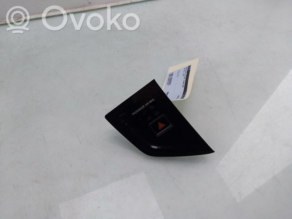Volkswagen Polo VI Przycisk świateł awaryjnych 