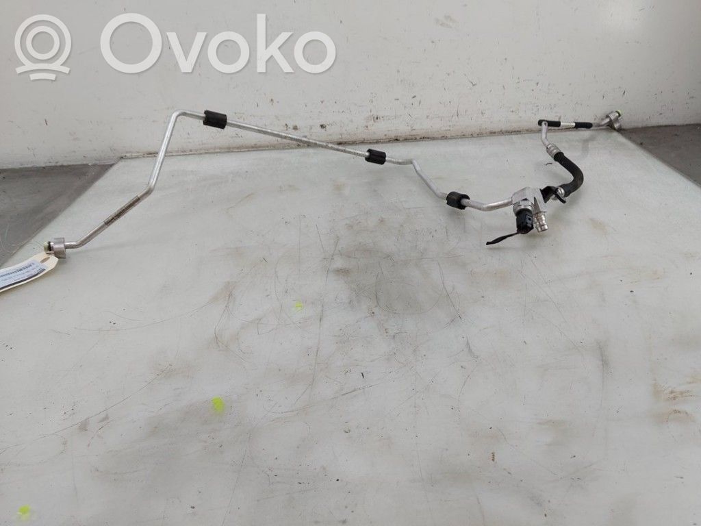 BMW 3 F30 F35 F31 Ilmastointilaitteen putki (A/C) 