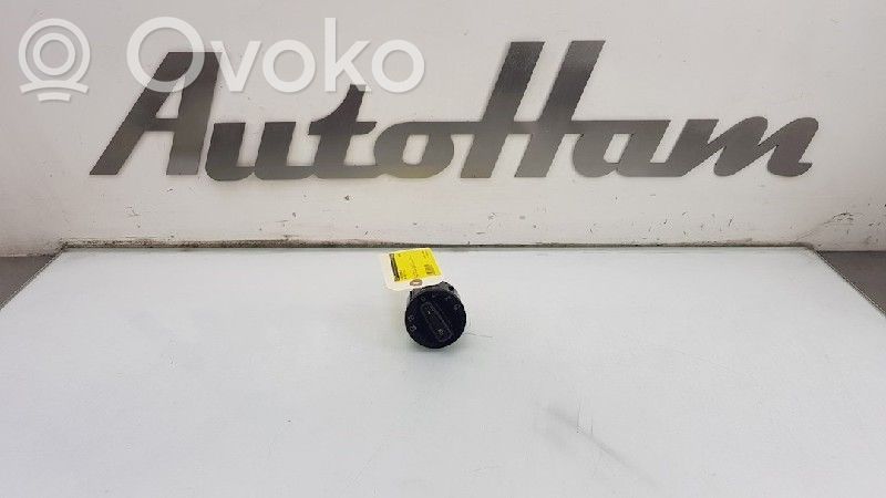 Volkswagen Polo VI Light switch 