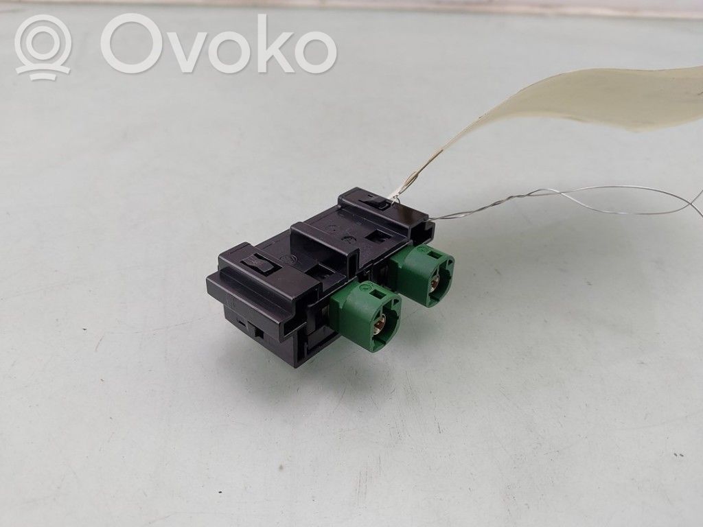 Volkswagen T-Cross Enchufe conector entrada auxiliar 