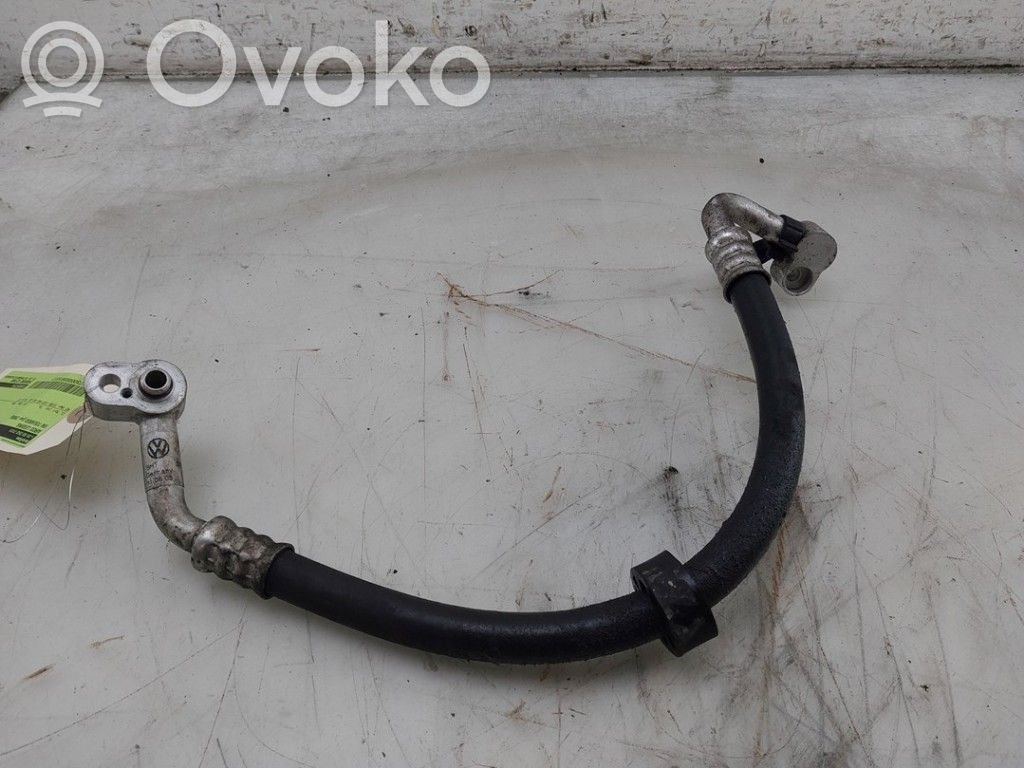 Volkswagen Touareg I Ilmastointilaitteen putki (A/C) 
